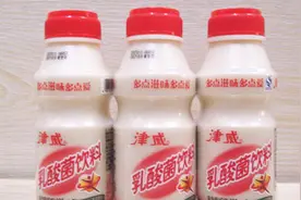 为什么专家不建议宝宝喝乳酸菌饮料？2个害处，很多家长还不知道视频封面