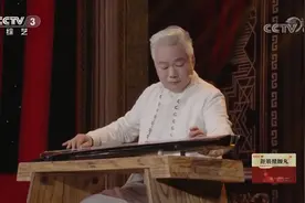 李思思学习弹奏《沧海一声笑》，看了一句便学会，原来这么简单