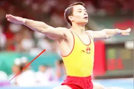 李小双李大双合体亮相，耐心教小学生学体操，兄弟都白头也没孩子视频封面