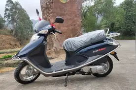 喜悦110，带你一起看看车，也许不是你喜欢的，但是也值得你瞧瞧视频封面