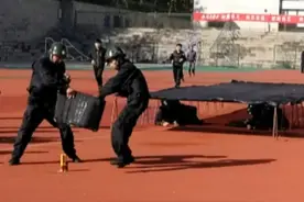 看这个专业吗？防爆炸演习！