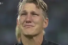 德国硬汉-斯魏因斯泰格,告别足坛泪流不止。场面动容，再见 小猪视频封面