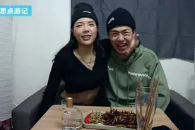 韩国美女第一次喝中国白酒，感觉白酒是甜的，结果喝醉了视频封面