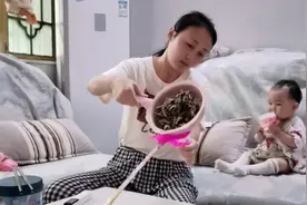 宝宝着凉流鼻涕，杏儿腾些艾草给宝宝敷脚心，宝宝快点好起来