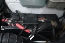 加装副电瓶，正负极线从驾驶舱进入车内，看看我是怎么做到的