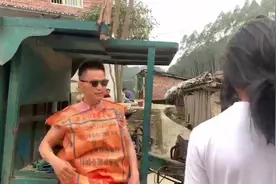 搞笑本地话：表哥开着蓝博基牛来看表嫂看出几亿身价的富豪!!!视频封面