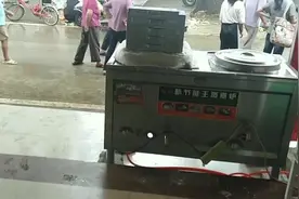 遇到顾客忘记给钱准备要走，该怎样礼貌的提醒？请条友们指点一下视频封面