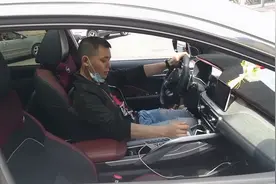 朋友开着吉利缤越来玩，内饰和外观真心不错，他却说后悔买这个车