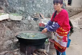 农村小玲包那么大的粽子怎么吃呢，要煮几个小时才熟呢视频封面