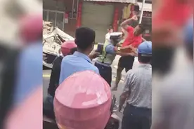 海南琼海发生交通事故 肇事司机骂群众 打交警太猖狂视频封面