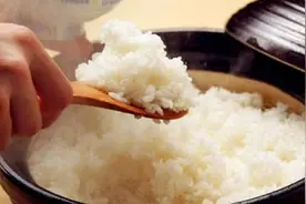 不管新米还是陈米，蒸米饭时滴几滴，出锅甜香扑鼻不夹生！超好吃