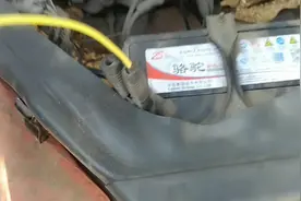 汽车电瓶存电    充电器的正负极千万夹对了   否则后果严重视频封面