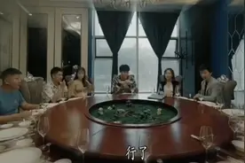 董事长王野低调参加同学聚会。视频封面
