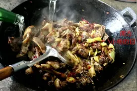 小伙的深山，又有铁粉来参观，这次他就借花献佛做份啤酒鸭来招待视频封面