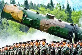 中国“核地堡”工程有多猛？由6万部队修建，可储备150枚战备导弹视频封面