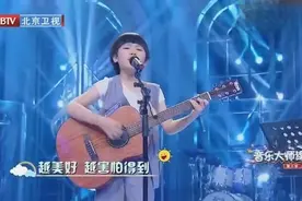 音乐大师课，小男孩现场演唱《明天你好》，这声音真的太好听了