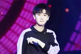 汪苏泷倾情演唱《忽而今夏》台上深情告白粉丝引尖叫，真的太甜了