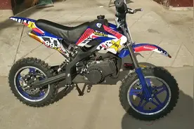 网上699元买的迷你小摩托，烧油的，看看咋样...视频封面