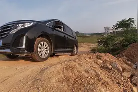 都说GM8底盘高野外驾驶过斜坡路段，到底会不会刮底盘视频封面