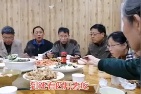 北海小伙有口福，四川阿姨去年买了房子，今年来非要请小伙吃海鲜视频封面