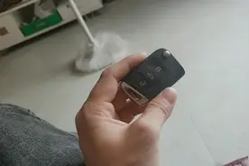 大众车钥匙是真的丑啊，但是也属于耐看型的。大家觉得呢？视频封面