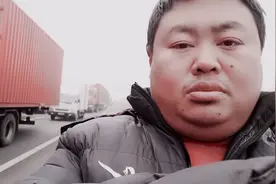 京沪高速沧州盐山段大雾封路！视频封面