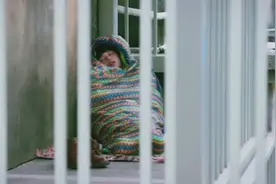 影视：韩国男孩独自到中国找父亲，结果…视频封面