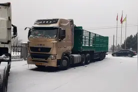 晚上和好哥们喝完酒，晚上零下20多度，他回自己重卡车里睡觉视频封面