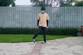 00后帅哥狂跳《蝴蝶舞》，简单好看，跳得太棒了