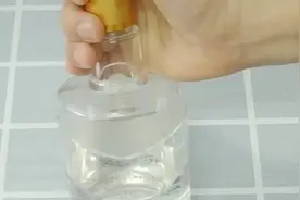 今天教大家如何从白酒里提炼出酒精来！