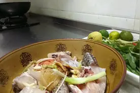 云南的景颇姑娘用罗非鱼，做了道美味的冲菜，超下饭视频封面