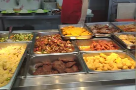 都说二楼是万元月薪吃饭的地方，一楼是四千月薪吃的，区别在哪？视频封面