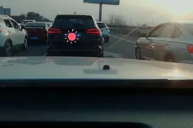 返程的朋友注意啦，今天成都方向的高速路车流量增大、比较拥堵。视频封面