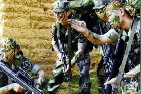 为什么特种兵佩戴的手表都是表盘向内？军官：这个细节很关键