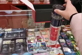 朋友过生日，邀请小夫妻去吃饭，看看宝妈买了什么礼物带去？视频封面