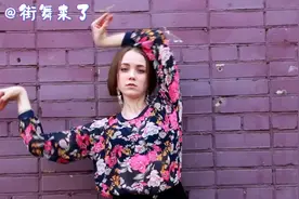 眼花缭乱！风靡欧洲的“甩手舞”，这两个女孩跳出精髓了视频封面