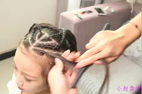 最近流行这款日系猫耳朵发型，小赵为宝妈们示范正确的扎法步骤