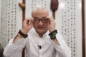 关于杨坤说《惊雷》太难听了，是看不起网络歌手吗？天中在解析。视频封面