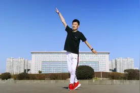 青岛小哥帅气曳步舞，简单好看又好学，动感十足，一起跳吧