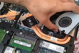 神州战神笔记本电脑鲁大师报警cpu温度过高，如何拆开后盖清灰？视频封面