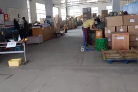 广州的物流基本恢复运行，就是货少人多了起来视频封面