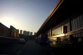 重庆西站上内环快速，看看导航教你如何走出重庆西火车站，别害怕视频封面