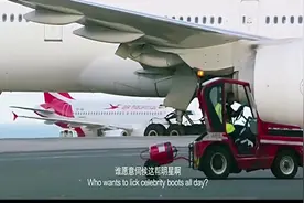 分手大师_超哥是真的皮，花式整蛊机场保安，保安这小眼神太逗了