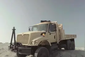 美国的万国牌多功能军用卡车，荒原展示。