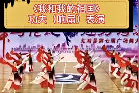 广场功夫响舞《我和我的祖国》高潮迭起，翻跟头表演身轻如燕视频封面