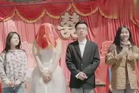 婚礼上新娘一直放屁，看美女司仪如何机智应对，满满套路，太逗了视频封面