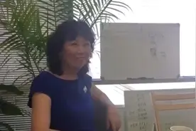北京土著大妈移民美国后悔吗？她有自己的看法和见解视频封面