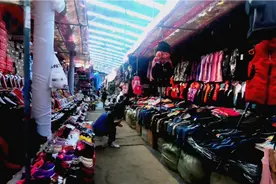 西藏海拔4500米的城市，竟然有这么大的批发市场，胜过拉萨超便宜