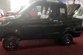 军绿色皮卡车，可以拉货的电动四轮车视频封面