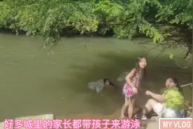 放假了，农村孩子下河游泳抓鱼抓虾乐趣多，你们小时候玩过这些吗视频封面